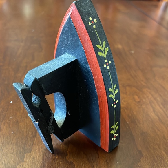 Hand painted Strawberry Wood Iron recipe card holder stand - Picture 4 of 7